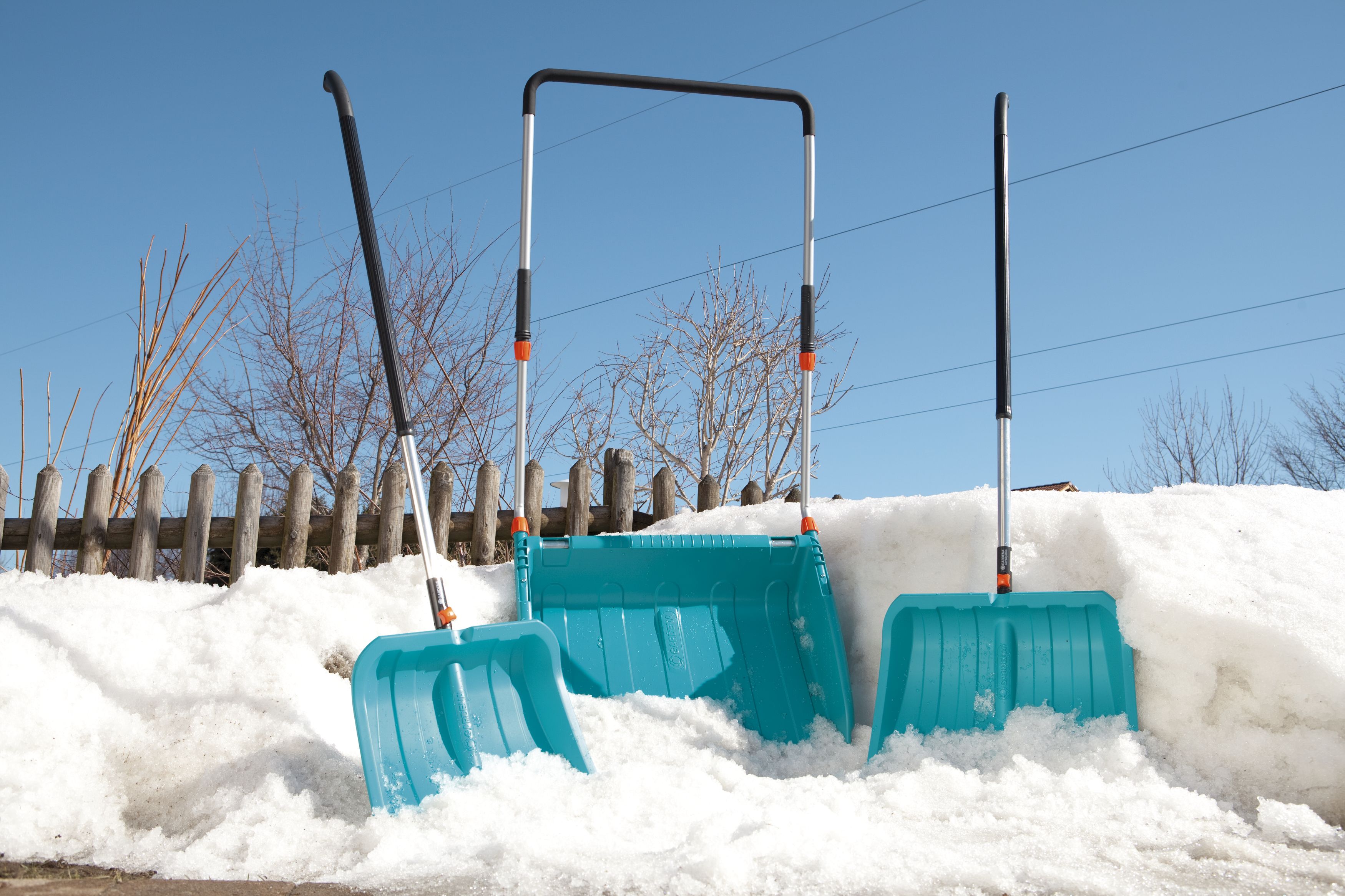 Очистка участка от снега. Скрепер для уборки снега Gardena 03260-20.000.00. Уборка снега. Скребки для снега. Скрепер для снега.